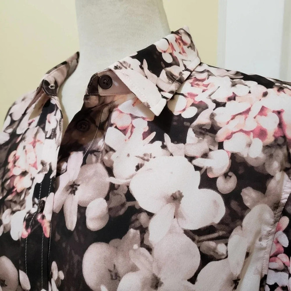 Floral Button Down Blouse / Monochrome / Black & Pink / Size Large - Picture 2 of 8